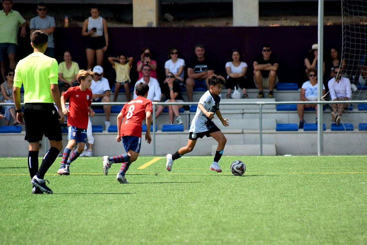 📎 𝗥𝗘𝗦𝗨𝗟𝗧𝗔𝗗𝗢 | El Infantil B disputó su primer amistoso ante el Real Ávila. Nos adelantamos con un golazo de Rodrigo desde fuera del área y el equipo nunca dejó de luchar.

<a href="/UnionistasCF/">Unionistas de Salamanca CF</a> Infantil B 2️⃣
🆚
<a href="/RealAvilaCF/">Real Ávila CF</a> A 5️⃣

#ConstruyendoUSCF🏗️
