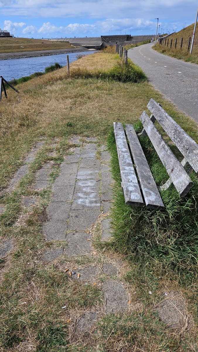 keesd10's tweet image. Heb je een bankje om uit rusten en te genieten van het mooie uitzicht. Laat je het als gemeente #katwijk zo achter.