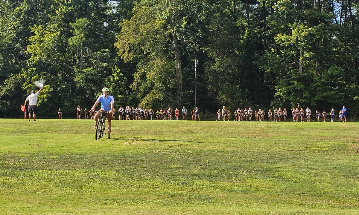 MS boys' Cross Country breaks out to  start 2nd race of the day at CCDS Invitational!  NIGHTHAWK PRIDE! <a href="/CCDS_Sports/">CCDS Athletics</a>  <a href="/CCDSHirsch/">Coach Hirsch</a>