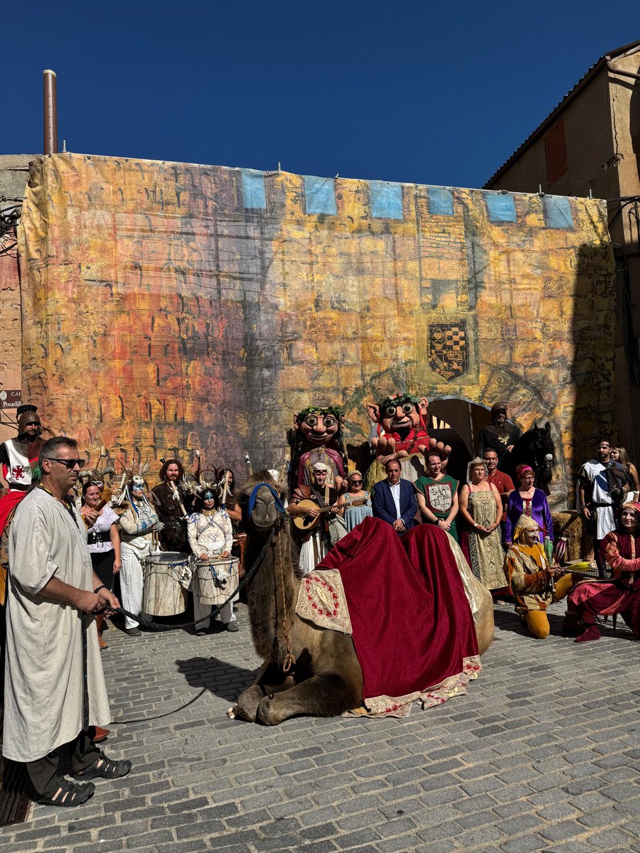 Diputación de Soria (@dipsoria) on Twitter photo San Esteban de Gormaz vuelve a transformarse en escenario medieval hoy 23 y mañana 24 con la celebración de la XXV edición de su Mercado Medieval, uno de los más veteranos y consolidados de la provincia y de Castilla y León.
El presidente de la Diputación, <a href="/Benitoserrano/">Benito Serrano mata</a> ha San Esteban de Gormaz vuelve a transformarse en escenario medieval hoy 23 y mañana 24 con la celebración de la XXV edición de su Mercado Medieval, uno de los más veteranos y consolidados de la provincia y de Castilla y León.
El presidente de la Diputación, <a href="/Benitoserrano/">Benito Serrano mata</a> ha