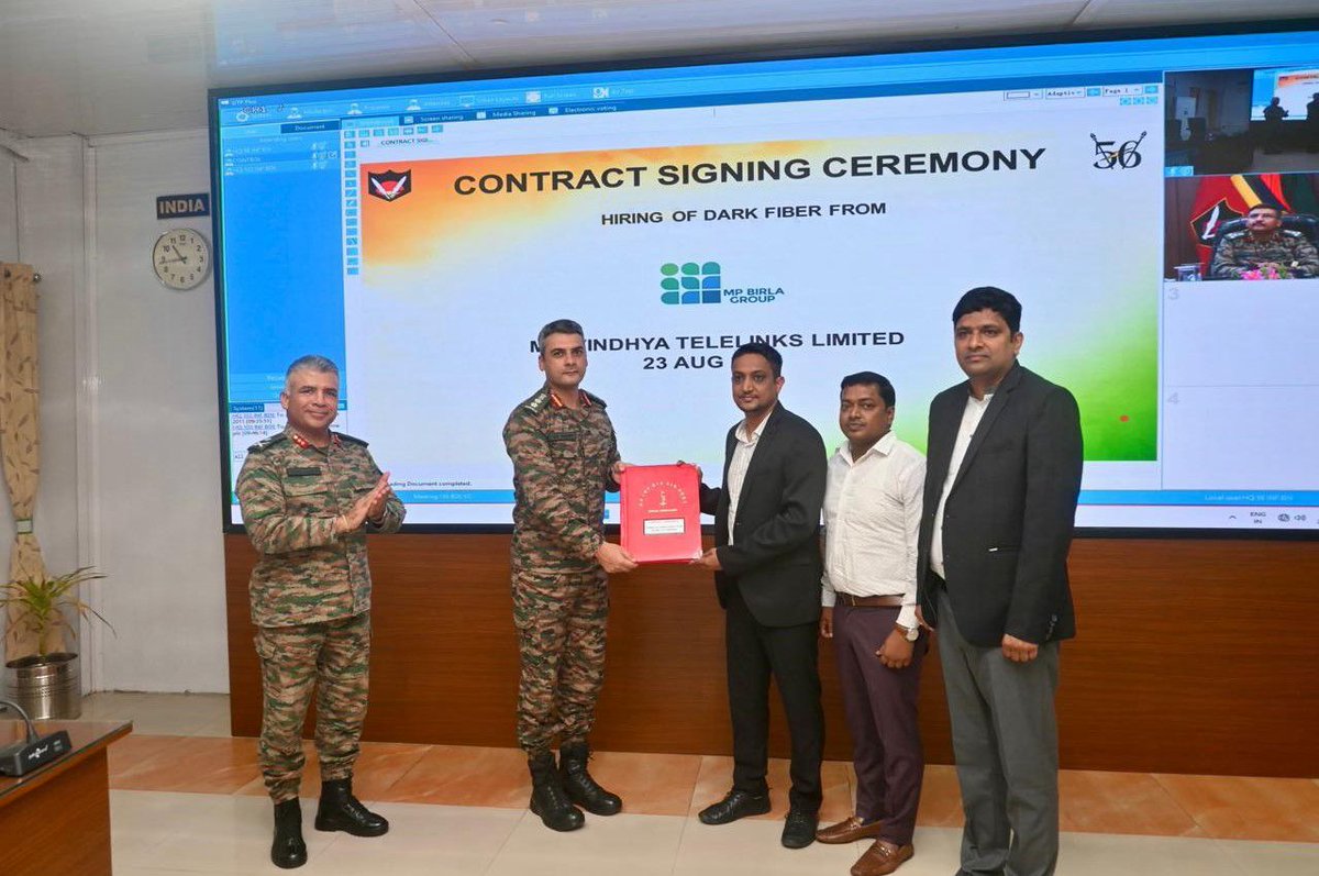 Spearcorps's tweet photo. Boosting forward-area connectivity in #ArunachalPradesh
#SpearHeadDiv under #SpearCorps inked a pilot contract with M/s VTL Pvt Ltd (23 Aug 25) for hiring Dark Fibre in forward areas.
This Public–Private Partnership will ensure seamless ops & stronger #DigitalBorders.

#ArunachalPradesh के अग्रिम क्षेत्रों में कनेक्टिविटी को बढ़ावा #SpearCorps के अंतर्गत #SpearHeadDiv ने 23 अगस्त 2025 को M/s VTL Pvt Ltd के साथ डार्क फाइबर हेतु पायलट अनुबंध किया।
यह सार्वजनिक–निजी भागीदारी निर्बाध संचालन और मज़बूत #DigitalBorders सुनिश्चित करेगी।

@adgpi 
@easterncomd 
@MyGovArunachal  

Instagram - https://t.co/7HwkGsqGBk
Facebook -  https://t.co/BoR9jnoiSl