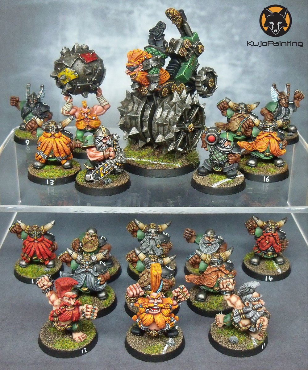 Old school Dwarf Bloodbowl team I painted. The paintjob is fairly basic but I think they look pretty cool all grouped together. That Deathroller weighs an absolute tonne.

#miniaturepainting #bloodbowl