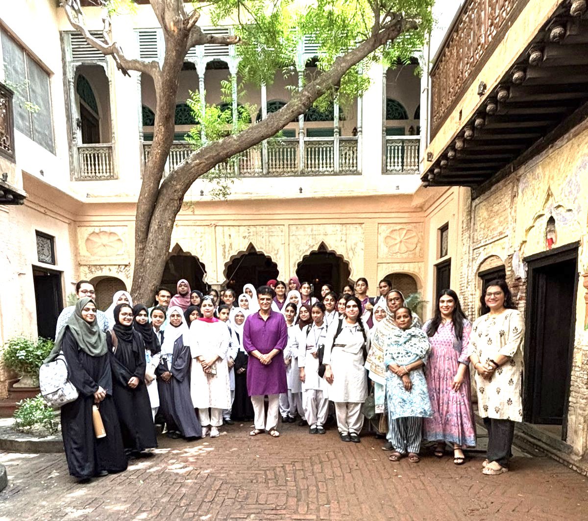 Students of RSKV No. 2 Jama Masjid participated in the Heritage &amp; Culture Workshop at Kathika Cultural Centre, Old Delhi with @INTACHHECS.
The experience deeply inspired them to understand &amp; connect with their culture. Children &amp; staff were truly delighted, and the hospitality