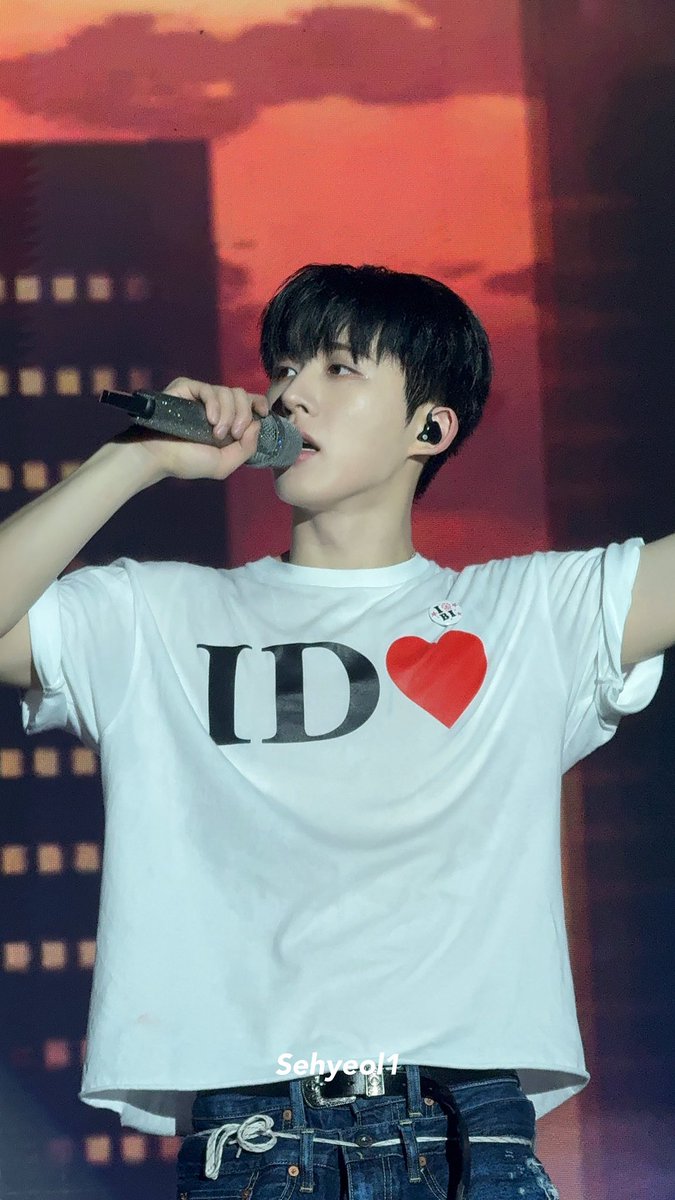 sehyeol1's tweet photo. BEAUTIFUL🤍#2025THELASTPARADEINHOCHIMINH https://t.co/qyzxOg3wgf