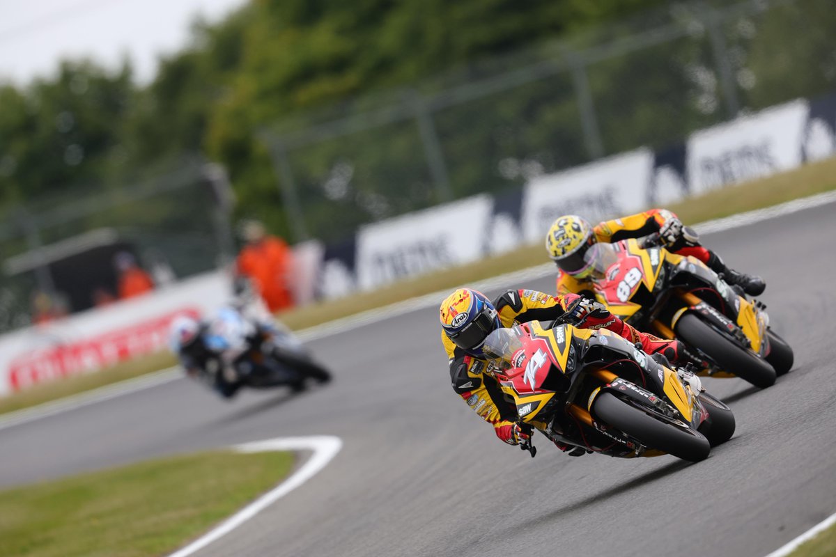 TAG_Racing's tweet photo. Getting in the groove ππ»ππ» Solid start to the weekend at #CadwellBSB ππ€
#BSB
P1οΈβ£7οΈβ£ - @FraserRogers89
P2οΈβ£2οΈβ£ - JVS
#Superstock
P5οΈβ£ - Matt Truelove
P8οΈβ£ - @shaunwinfield18
#TAGether #CadwellBSB #BennettsBSB #BSB #Fireblade https://t.co/h2gYLr4yiM