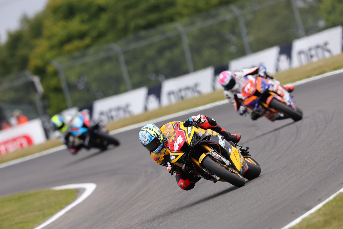 TAG_Racing's tweet photo. Getting in the groove ππ»ππ» Solid start to the weekend at #CadwellBSB ππ€
#BSB
P1οΈβ£7οΈβ£ - @FraserRogers89
P2οΈβ£2οΈβ£ - JVS
#Superstock
P5οΈβ£ - Matt Truelove
P8οΈβ£ - @shaunwinfield18
#TAGether #CadwellBSB #BennettsBSB #BSB #Fireblade https://t.co/h2gYLr4yiM