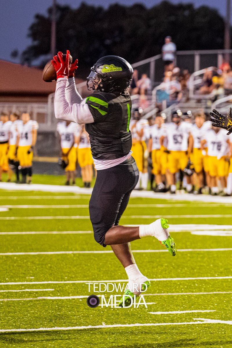 teddwardmedia's tweet photo. Lake Cormorant gets the W in their Jamboree!!🏈📸 @LCHSGators 

Full Gator Gallery: https://t.co/quche7k88v https://t.co/pcImzMymCL