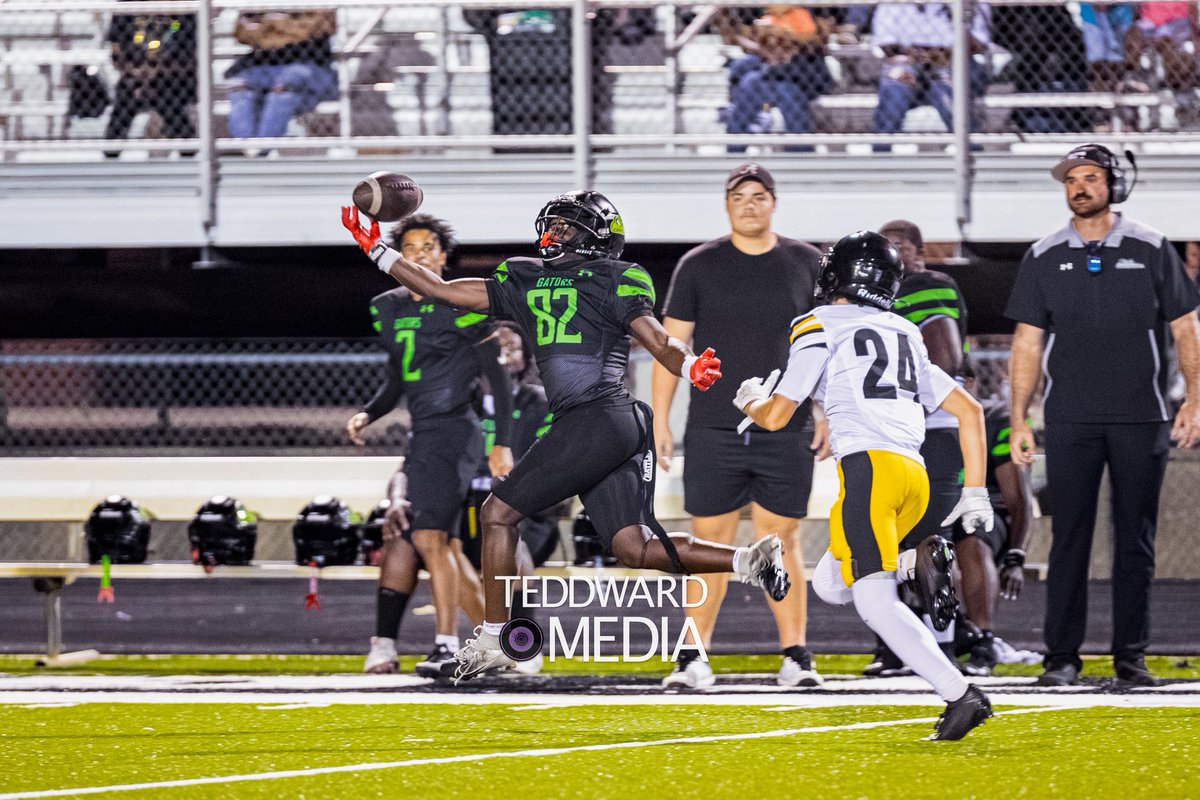 teddwardmedia's tweet photo. Lake Cormorant gets the W in their Jamboree!!🏈📸 @LCHSGators 

Full Gator Gallery: https://t.co/quche7k88v https://t.co/pcImzMymCL
