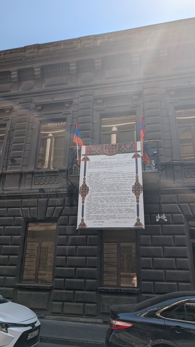 janbazian's tweet image. On the anniversary of Armenia's Declaration of Independence, which hangs proudly today in EVN as fact &amp;amp; history, Pashinyan calls its ideas 'contradictory' &amp;amp; claims continuing the Karabakh movement meant abolishing Armenia's statehood. The Declaration is fact, not his to rewrite.