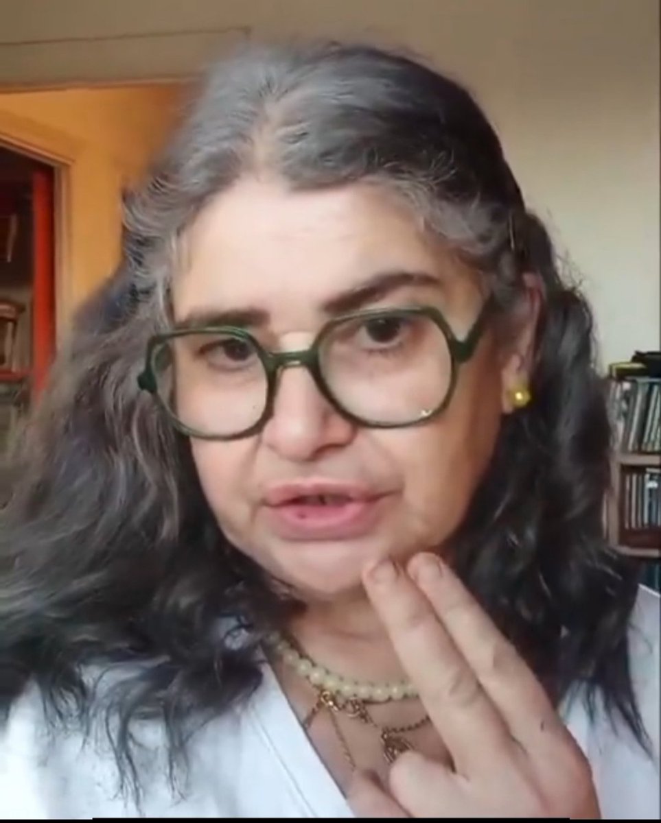 ElPadreDeBrian's tweet image. Joder, nos estamos quedando sin referentes de la cultura y la intelectualidad. Nos los está quitando la derecha.