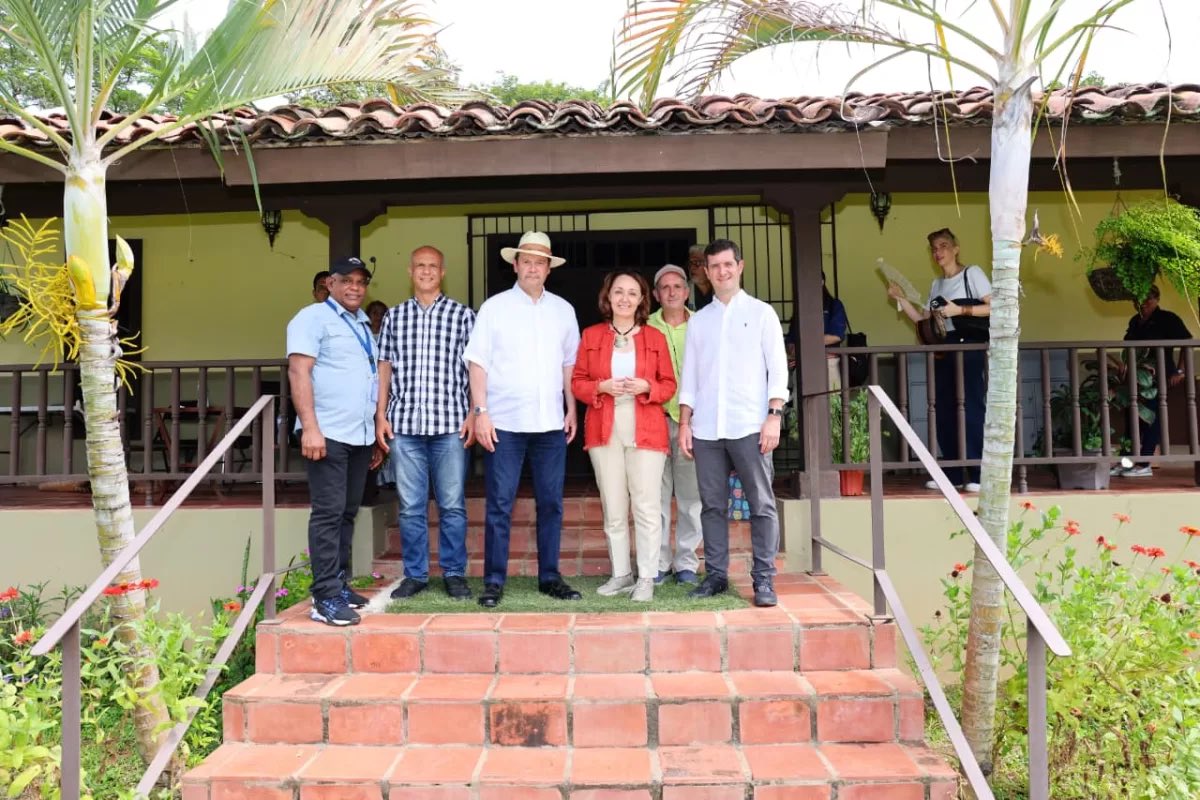 CancilleriaPma's tweet photo. El canciller @javierachapma, junto al vicecanciller @CarlosAHoyosB y los embajadores de Egipto y Türkiye, visitaron el Parque Arqueológico El Caño en Coclé para evaluar, junto a especialistas, acciones de conservación y promoción del sitio histórico. https://t.co/gGpq8zXAYA