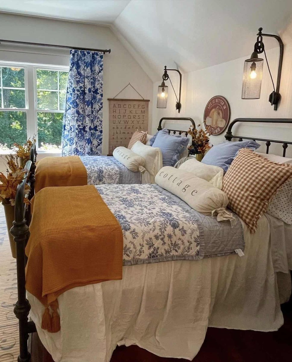 Two #twin beds in a #cottage home here, quite qaint and peaceful.

#househunting
#dreamhome #luxury #interiordesign #luxuryrealestate #newhome #architecture #house
#homesweethome #realestateinvesting #luxuryhomes #realestatelife #business #design