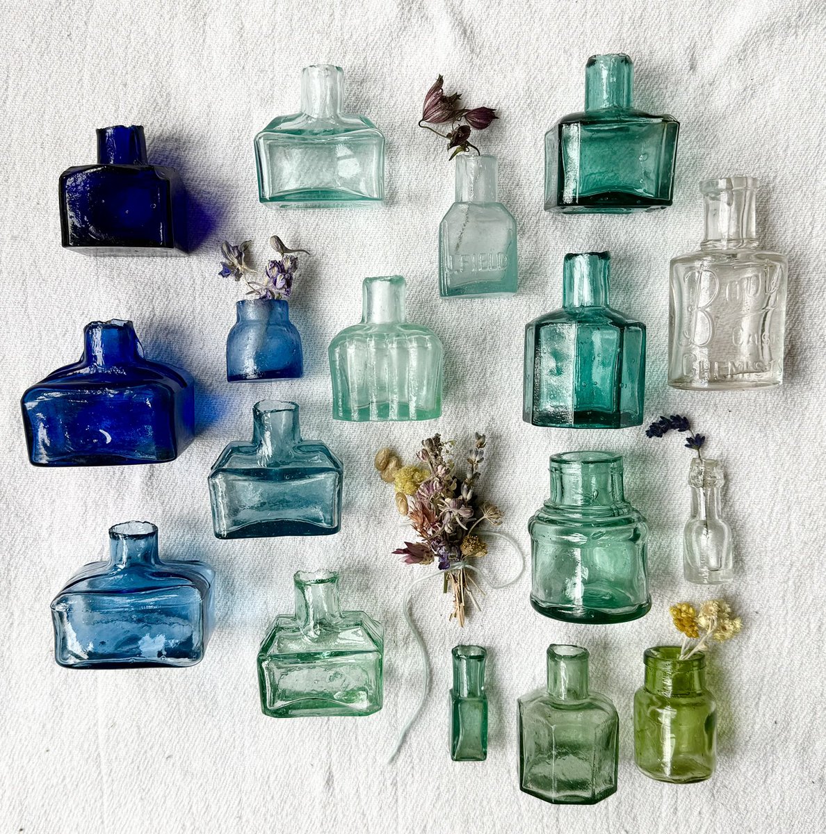 These👇🏼180-125 yo Victorian ink bottles are still available as posy-making kits in my Etsy shop. Each kit is designed to improve mental health &amp; includes a booklet about the neuroscience with how-tos, a posy of dried flowers (also in photo below), stationery extras &amp; a
