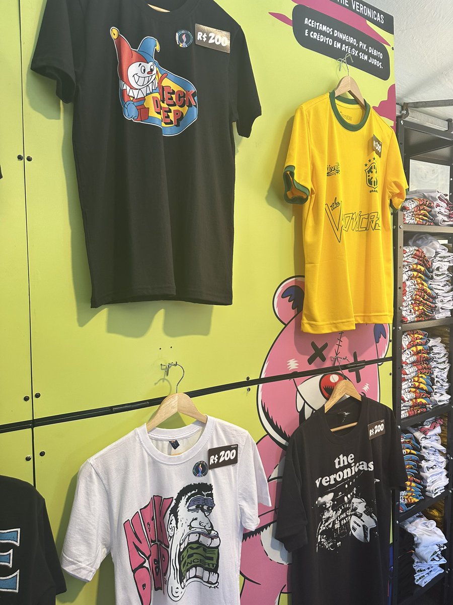downstagebra's tweet photo. Confira o merch oficial da I Wanna Be Tour!

(2/3)

📸: @whvtswrong para o Downstage https://t.co/9rVYQQjC5C