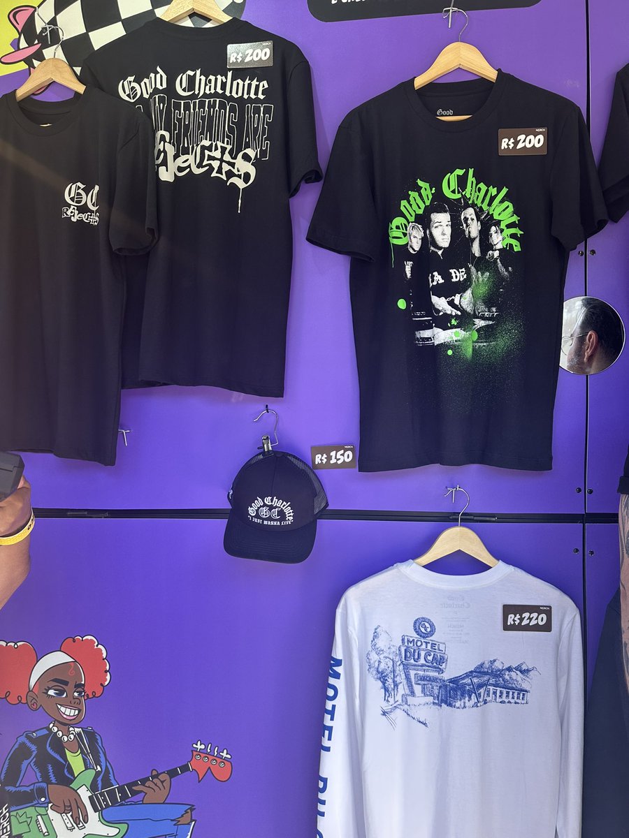 downstagebra's tweet photo. Confira o merch oficial da I Wanna Be Tour!

(1/3)

📸: @whvtswrong para o Downstage https://t.co/yc9VD0kqcf