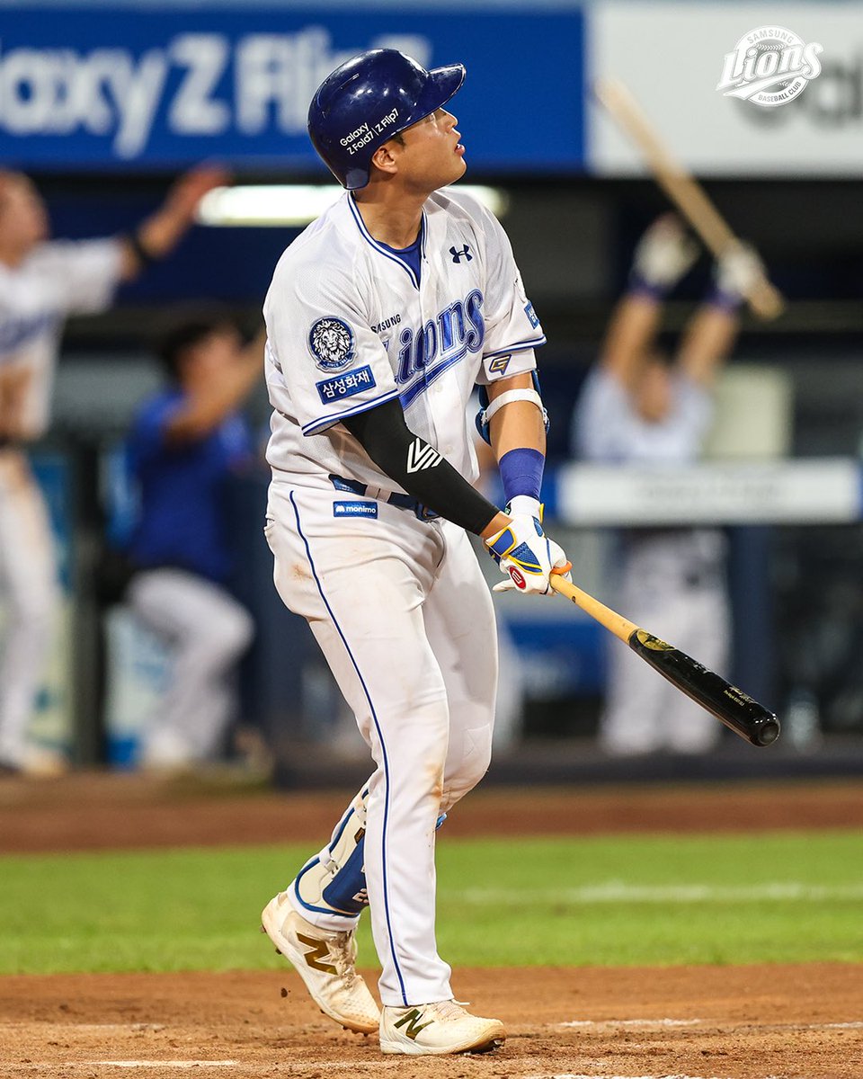 #rt
제가 젤루 응원하는 이병헌 선수가 데뷔 첫 만루홈런을 쳐서 팀을 승리로 끌었다네요...ㅠ~~ㅠㅠㅠㅠㅠㅠ
알티 추첨 두분에게 가나디 인형 드릴게요!!
항상 노력하고 열심히 공부하는 선수예요 많이 응원해주세여.....
삼성 이병헌 화이팅!!!!!!😭😭😭😭