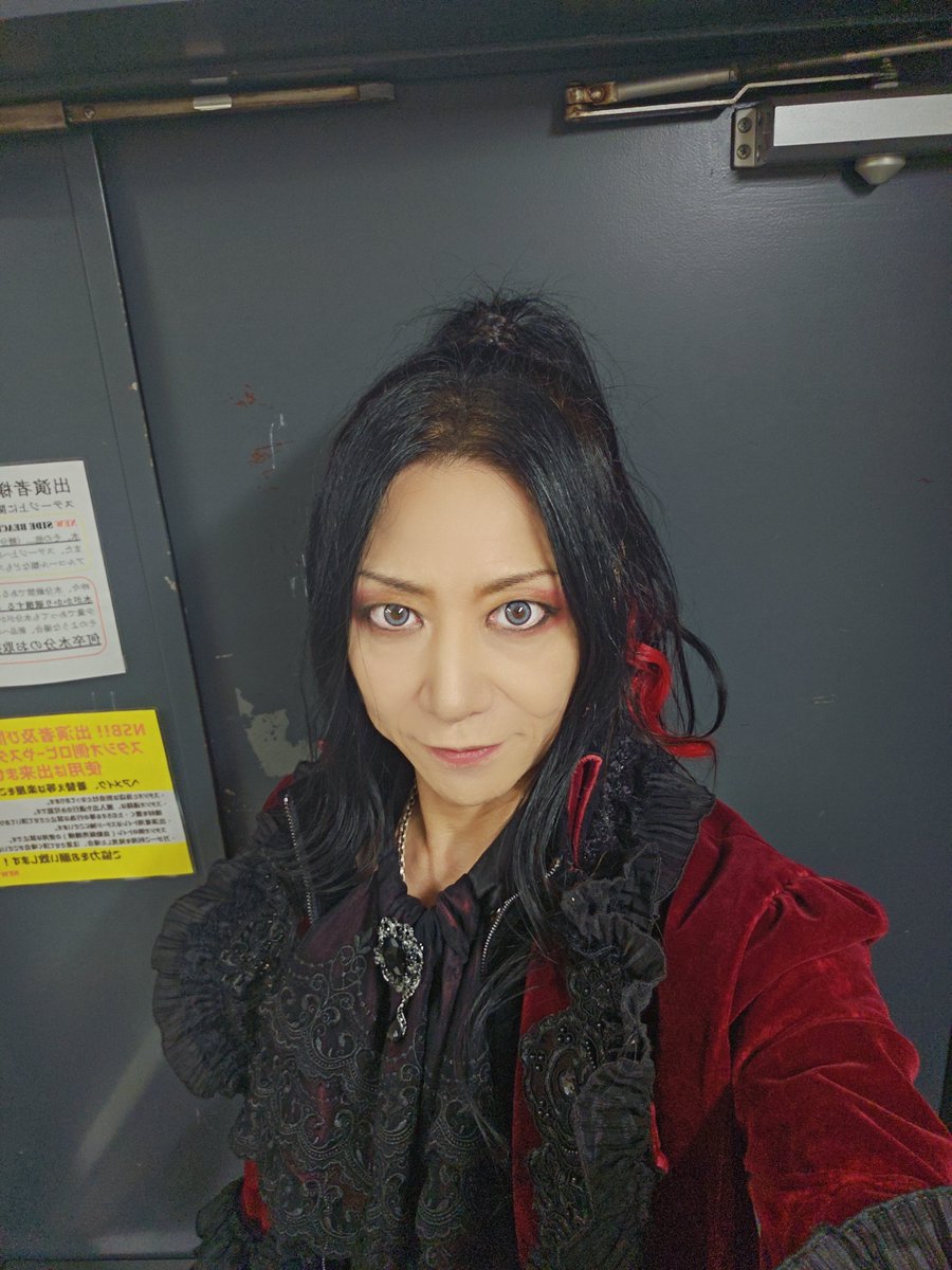 新横浜セミファイナル公演終了！
ドラム台から会場全体が見渡せて、そこからみんなの楽しそうな姿をたくさん見れて終始テンション上がってました！🤗
残すはファイナルのみとなりましたが、ファイナルらしい最高のステージを届けたいと思います！🙋✨
今日お集まり頂いた皆様！
どうもありがと～う！🙇