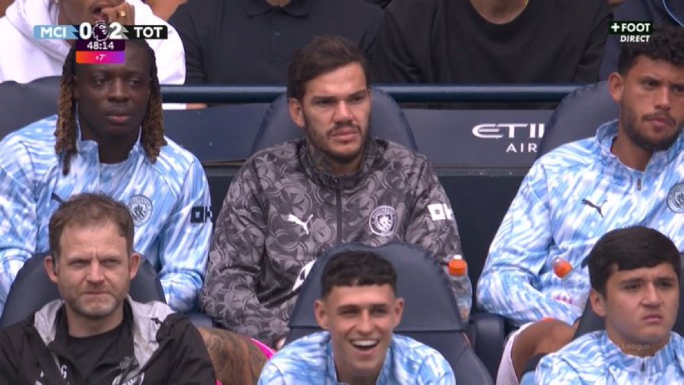 Imagine celebrating like this while ur team’s 2-0 down 😅