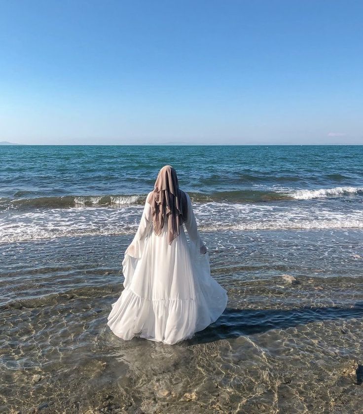 أفوض أمري إلى الله، وأمضي مطمئن بأن بيده الخير كلّه، وإن ضاق دربي يومًا، فسعة الله لا تضيق♥️.