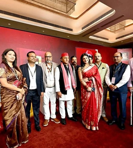 Rajeev Ojha (@rajeevojha13) on Twitter photo सबसे आगे दिखने की होड़ में सच के साथ समझौता करते न्यूज चैनलों की भीड़ में पूरी विश्वसनीयता और प्रामाणिकता के साथ खबरें दिखाने की जद्दोजहद करते हुए <a href="/livetimes_news/">Live Times</a> ने अपना एक साल का सफर पूरा कर लिया। यह देश का पहला ग्लोबल मल्टीकास्ट न्यूज हब है, जिसकी यह प्रयोगधर्मिता टीवी और सबसे आगे दिखने की होड़ में सच के साथ समझौता करते न्यूज चैनलों की भीड़ में पूरी विश्वसनीयता और प्रामाणिकता के साथ खबरें दिखाने की जद्दोजहद करते हुए <a href="/livetimes_news/">Live Times</a> ने अपना एक साल का सफर पूरा कर लिया। यह देश का पहला ग्लोबल मल्टीकास्ट न्यूज हब है, जिसकी यह प्रयोगधर्मिता टीवी और
