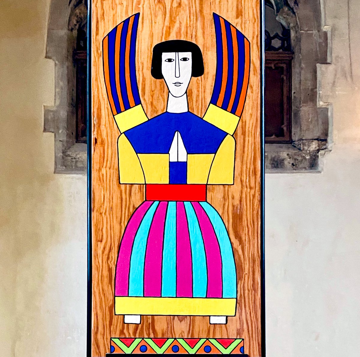 Today’s #AugustAngels are by Salvadoran artist Fernando Llort, who designed the cross of the National Shrine of St Oscar Romero. These two guard the shrine’s relics: a zucchetto worn by the saint, &amp; part of the alb he was wearing when he was assassinated while celebrating Mass.