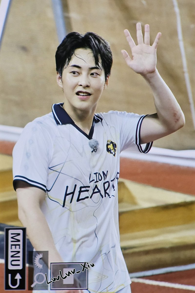 에헴💙 (@luvluv_xiu) on Twitter photo 고생 많았어💙 
열심히 뛰는 모습 멋있었어👍🏻👍🏻
근데 팔 왜 구래ㅠㅠ 고생 많았어💙 
열심히 뛰는 모습 멋있었어👍🏻👍🏻
근데 팔 왜 구래ㅠㅠ