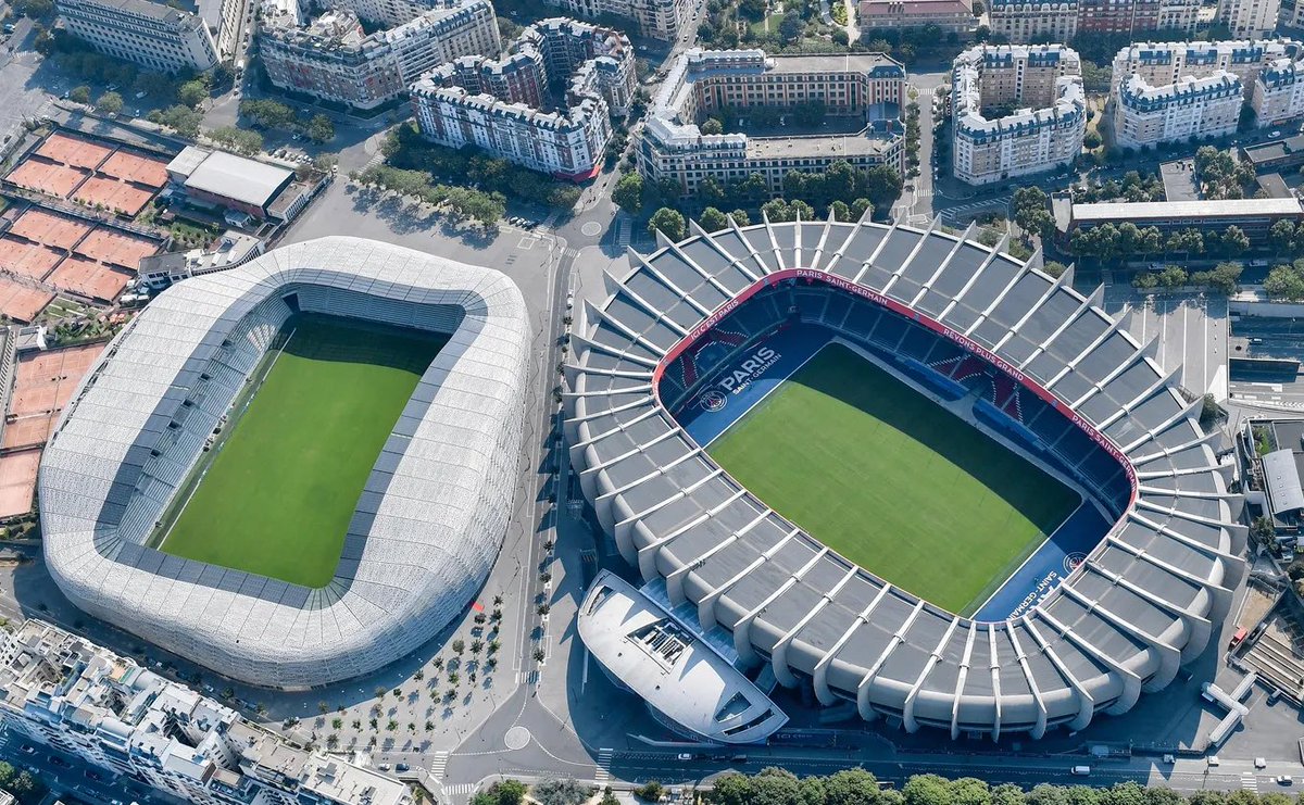 Hey Clément, tu veux prendre de vraies leçons sur la ferveur, l’ambiance, le soutien et l’atmosphère qu’il y a dans un stade ? C’est juste à 100 mètres à droite de ton stade.