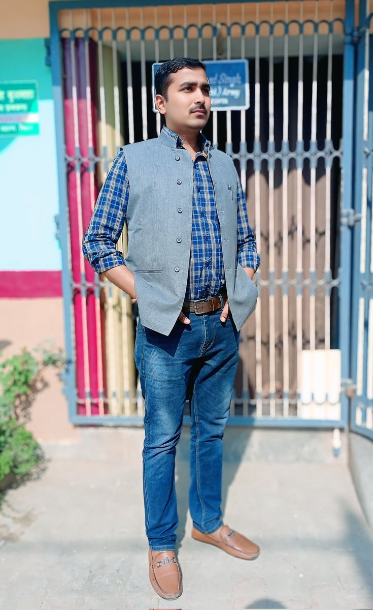 paramendr's tweet image. व्यक्ति की भाषा ही उसकी सारी परिभाषा बयां कर देती है।