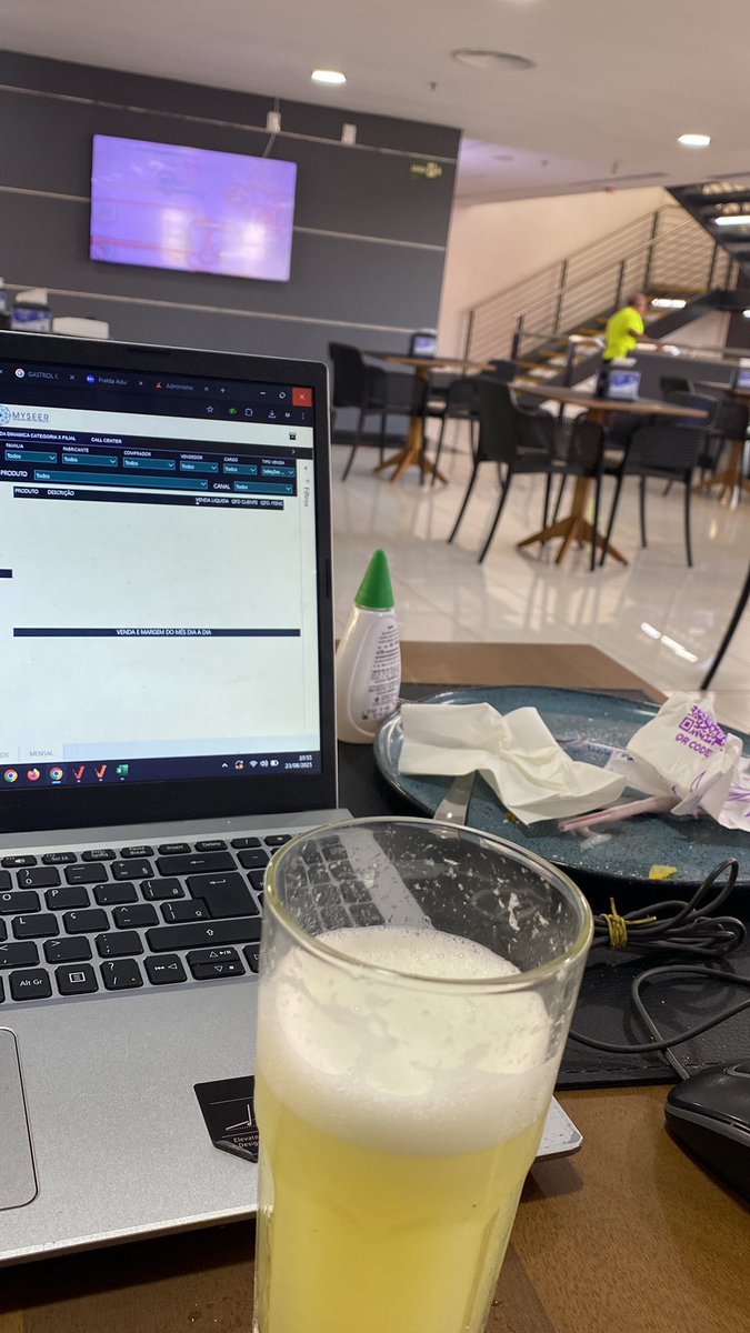 ctrlccvv's tweet image. a academia virou o melhor lugar pra trabalhar, que paz