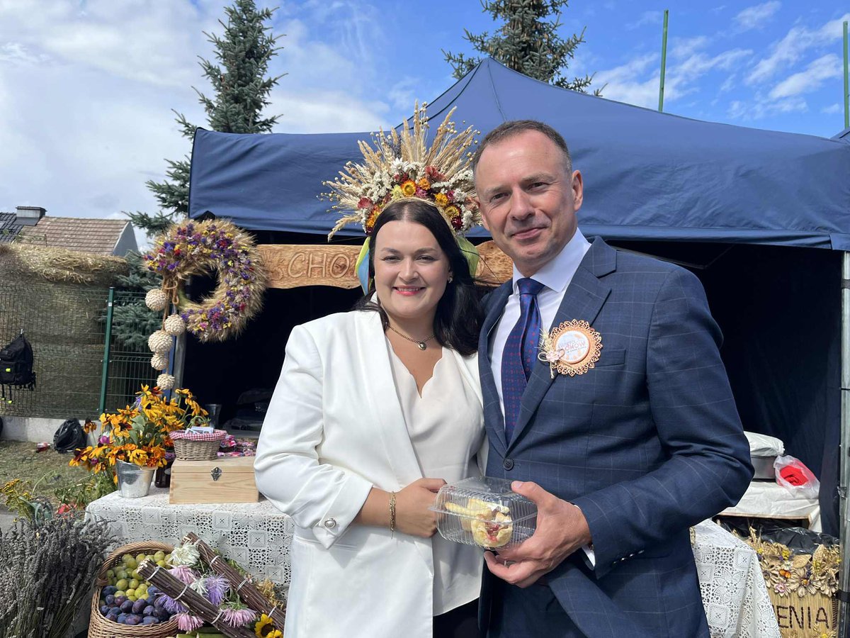 🥨Dożynki to nasza polska tradycja. Dziś wraz z 30 sołectwami Gminy Rudna pielęgnujemy „Święto plonów” , tradycyjnie dziękując rolnikom za ciężką pracę.  
🌻To także okazja do wielu rozmów, przy wspaniałych przysmakach polskiej kuchni, z sołtysami, osobami tak mocno