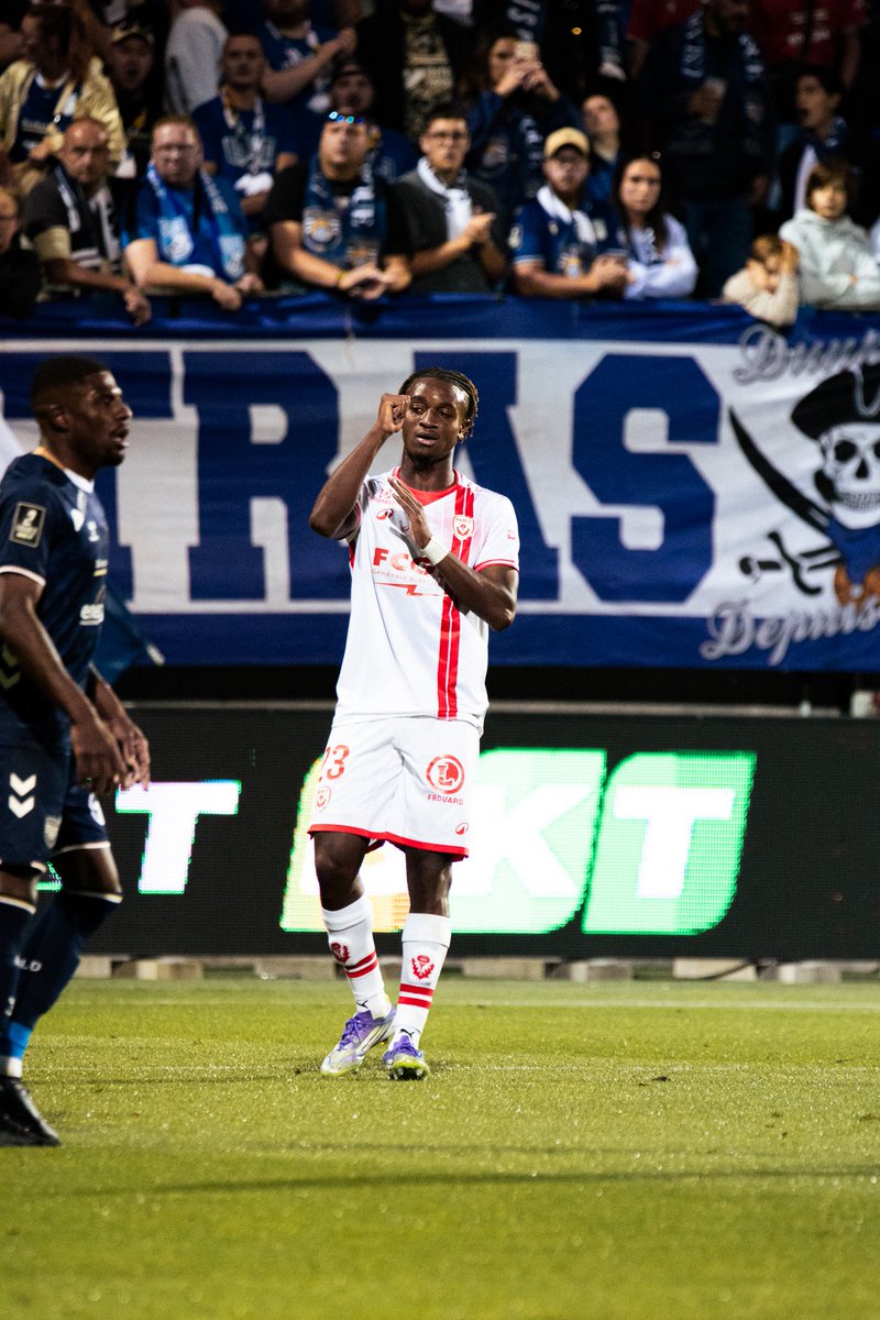 asnlofficiel's tweet photo. 🔥 Première sous ses nouvelles couleurs pour Bamba ! 🔴⚪️ 

#USLDASNL #ligue2bkt https://t.co/SePEh04wq9