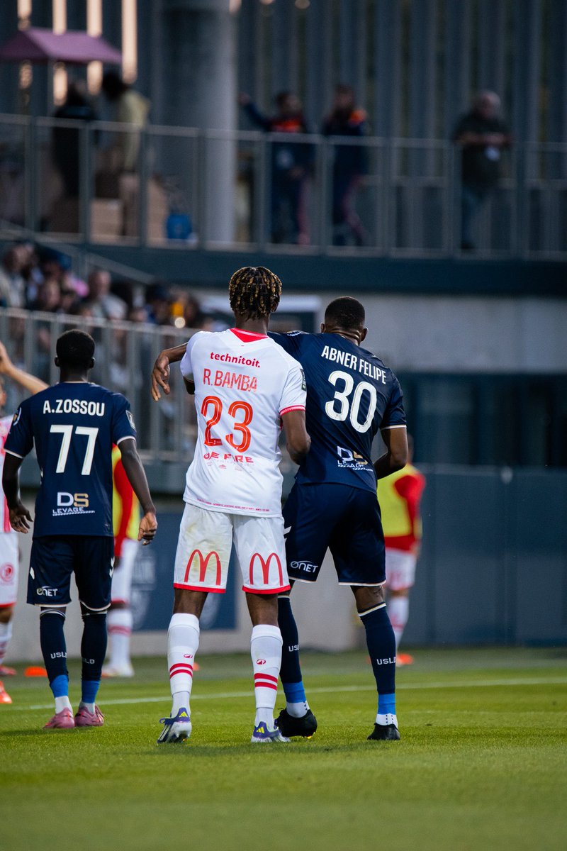 asnlofficiel's tweet photo. 🔥 Première sous ses nouvelles couleurs pour Bamba ! 🔴⚪️ 

#USLDASNL #ligue2bkt https://t.co/SePEh04wq9