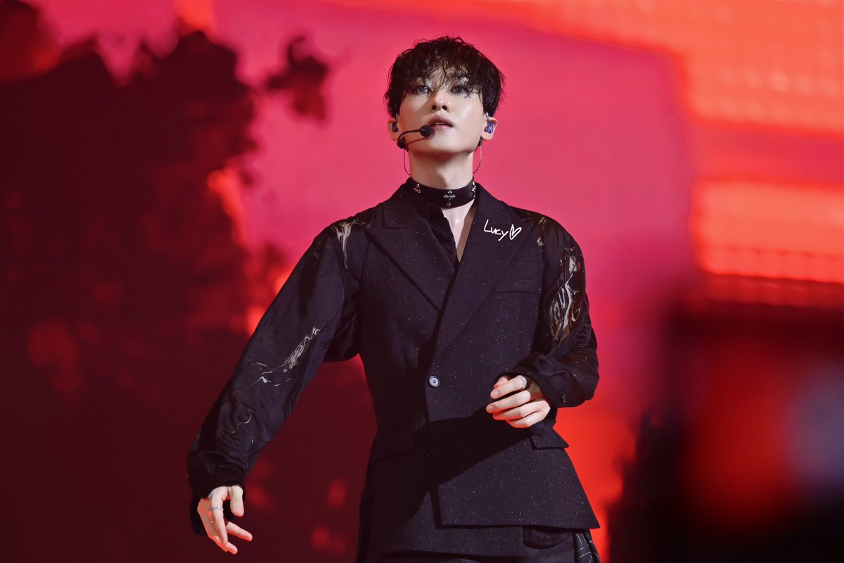 diary1300's tweet photo. 250823 SUPER SHOW 10 IN SEOUL HD

*:ஐ٩(๑´ᵕ`)۶ஐ:*

#은혁 #EUNHYUK #이혁재 #李赫宰 #ウニョク
#슈퍼주니어 #SUPERJUNIOR
#SUPERSHOW #SUPERSHOW10
#20th_Anniversary_TOUR https://t.co/3eaanNQqpJ