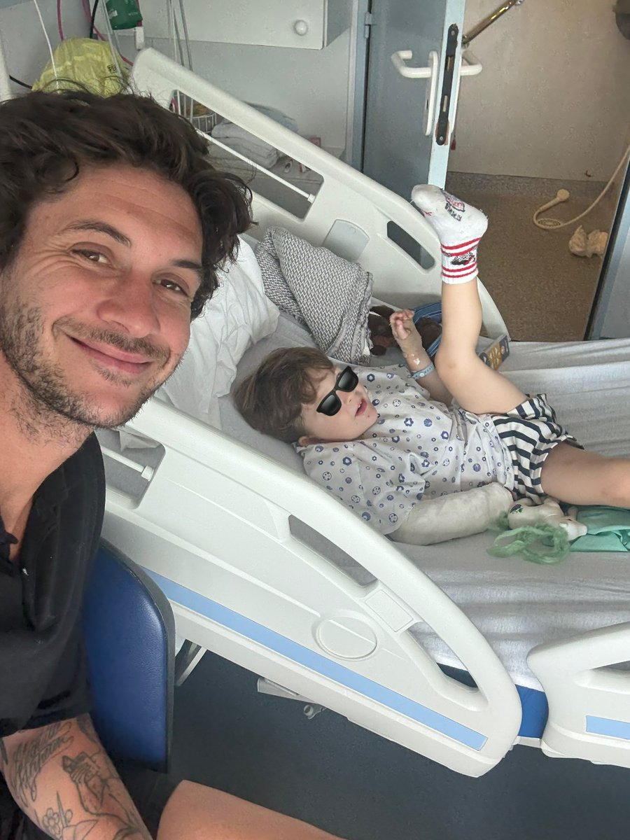 Like Father Like Son 
Surgery went Ok ✔️ Doudous are Ok ✔️

Merci les pompiers, merci au personnel soignant de l'hopital de la Rochelle. Vous êtes les vrais boss de ce monde. 

(Vive la France) 🇫🇷