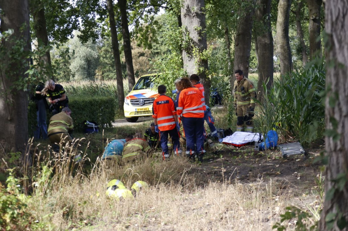 Motorrijder zwaargewond na aanrijding met tractor