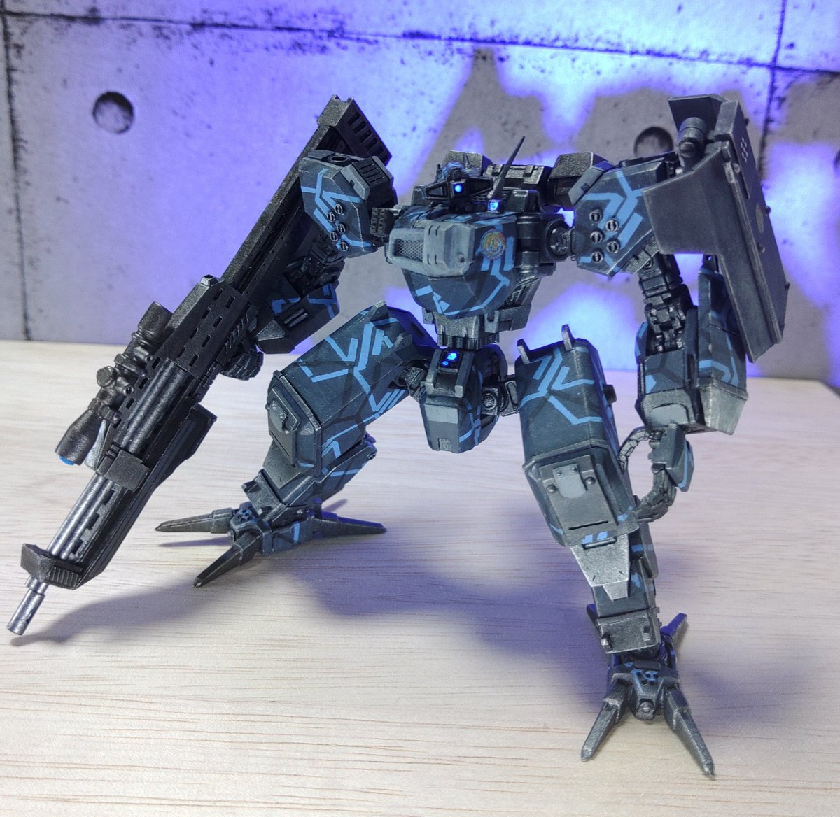 Milphoe's tweet image. やっとU-レクソン完成です！

U.S.N.海軍第11特殊機甲強襲連隊「ストライク ワイバーンズ」所属
ローラ・キンメル少尉搭乗機
#ストラクチャーアーツ
#フロントミッション