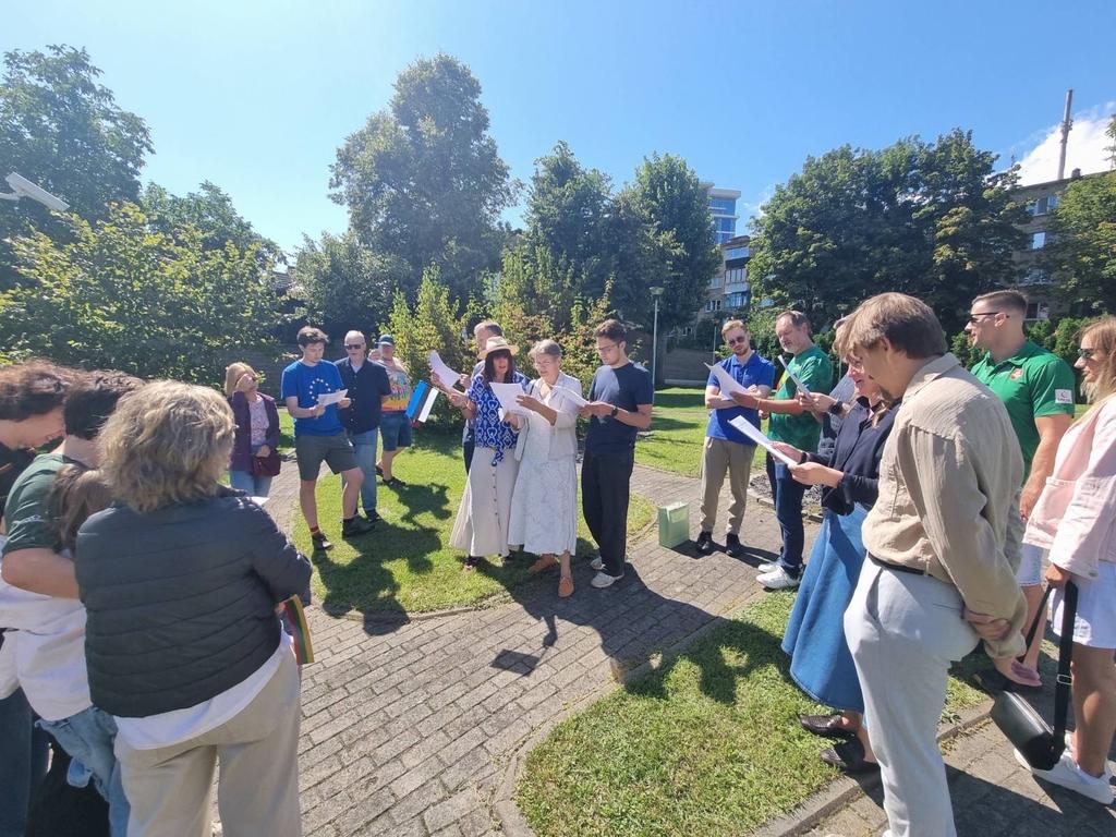The embassies of #Lithuania, #Latvia, and #Estonia in Kyiv came together to recreate #TheBalticWay — the 1989 human chain that, on this very day, united 2 million people in a peaceful call for independence. 🇱🇹🇱🇻🇪🇪 people stand for freedom. Then and now. #WeStandWithUkraine