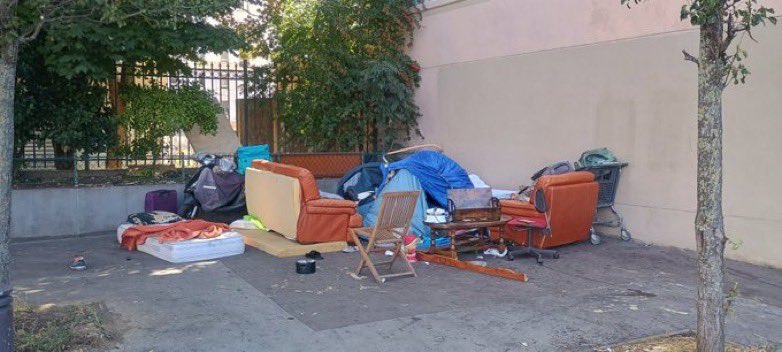 🚨ALERTE 19e PROPRETÉ 🚮

ÇA SUFFIT ❌

Les riverains m’alertent et sont à bout : rues Mathis, Crimée, Aubervilliers …

Saleté, crasse, situation sanitaire, nuisances en tous genres 🐀🎧

Un mois d’août d’abandon 🥵

Hâte de Changer Paris 19e en mars 2026 🗳️ HÂTE 

PROMIS 🫡