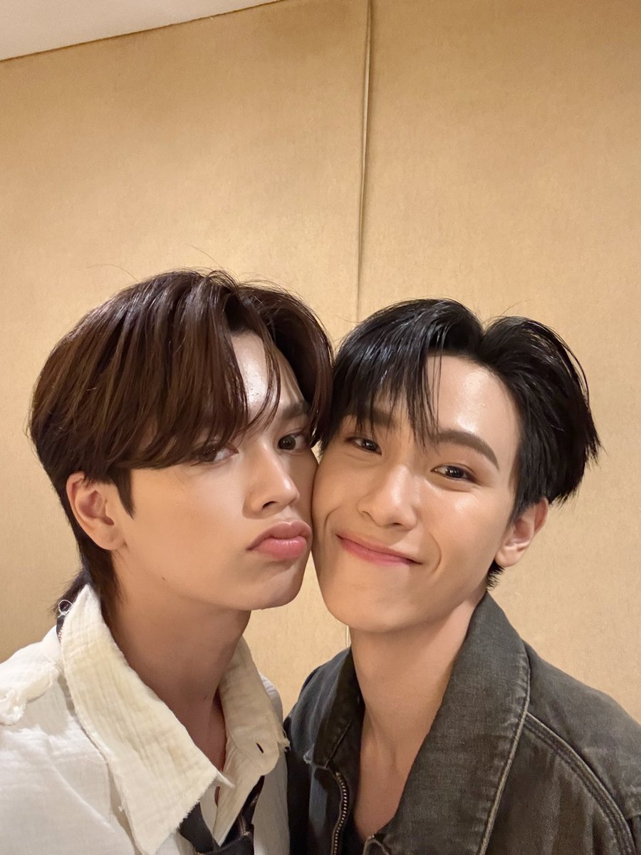 Thanks Philippines fans for supporting us. Love you guys, see you next time!

JUNIORMARK P10L MANILA

#PERFECT10LINERSFMinMANILA