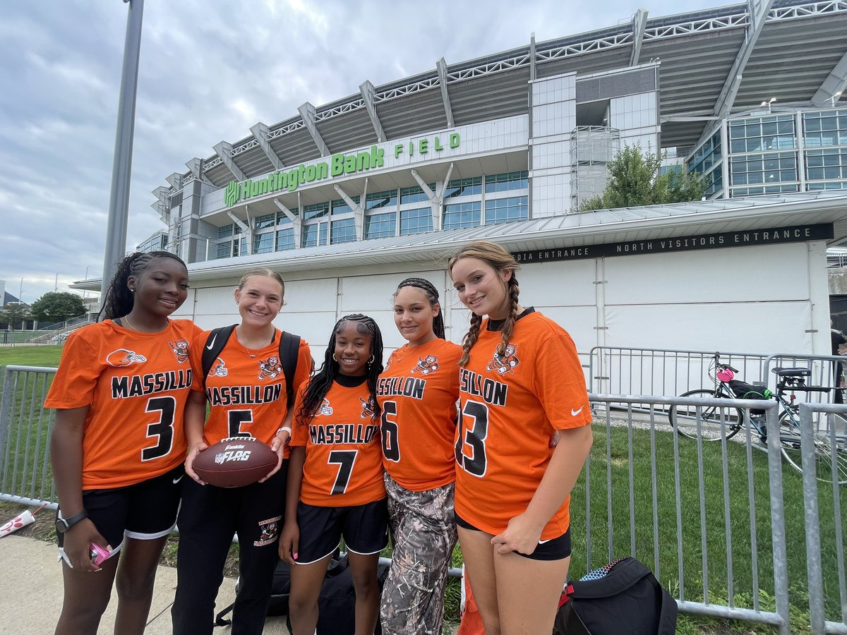 Representing the Tigers today during halftime of the  <a href="/Browns/">Cleveland Browns</a> <a href="/BrownsYouthFB/">Cleveland Browns Youth Football</a> game - Haidyn, Bella, Kharis (aka Snoop), Mariah, Ella #TIG