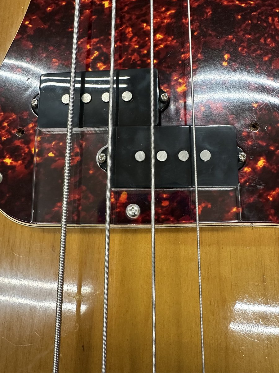 フィンガーランプ製作。
形、厚みは打ち合わせにて。
ボディ無加工で取り付け。
お待たせしました。