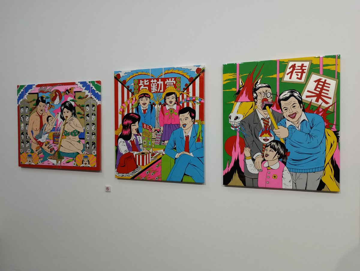 seirinkogeisha's tweet image. 本日、田端のWISH LESSにてスタートした松田光市個展「夏が来るたび想いだす」へ。真夏の白昼夢か!?あっけらかんと狂ったテカテカ極彩色の世界は思わす笑いが止まらなくなって幸福感爆上がり！会期は9/14（日）まで！
※写真3枚目：アックスチーム、写真4枚目：美学校チーム

#WISHLESS