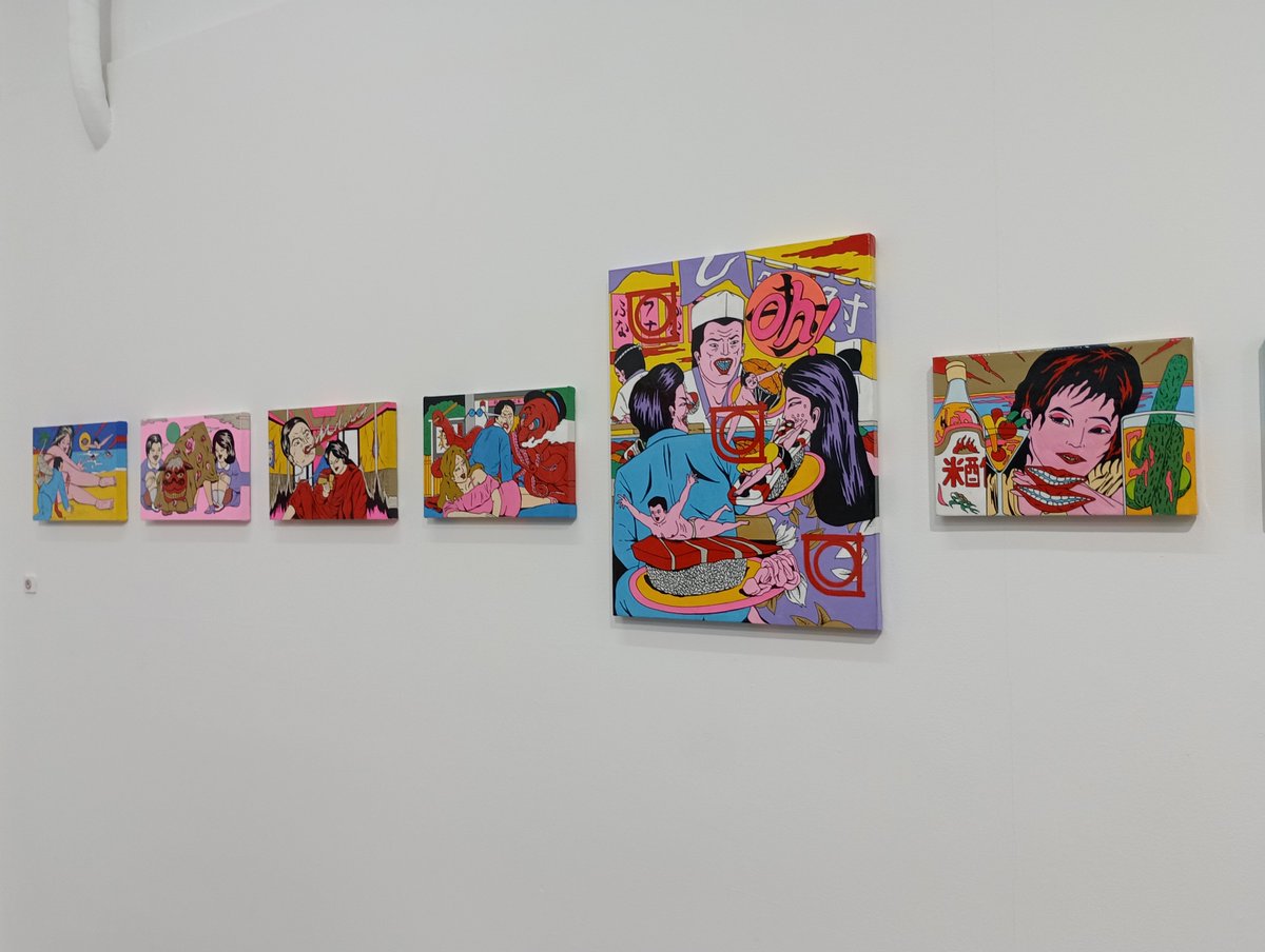 seirinkogeisha's tweet image. 本日、田端のWISH LESSにてスタートした松田光市個展「夏が来るたび想いだす」へ。真夏の白昼夢か!?あっけらかんと狂ったテカテカ極彩色の世界は思わす笑いが止まらなくなって幸福感爆上がり！会期は9/14（日）まで！
※写真3枚目：アックスチーム、写真4枚目：美学校チーム

#WISHLESS