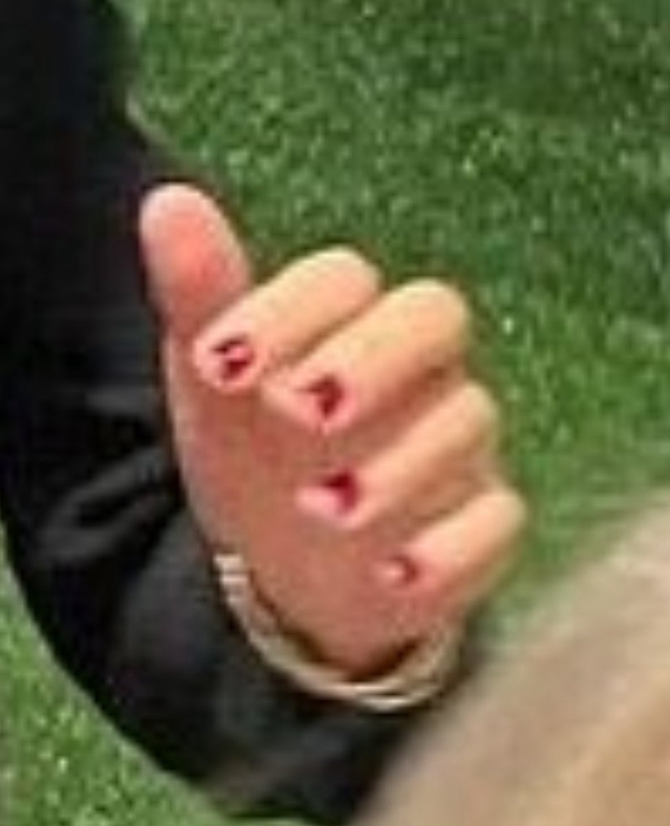 A wise friend of mine once said, “With dark nail polish, you need to be very careful, because it’s just one chip between “vampy” and “trampy.”

Unfortunately, “freakish-attention-to-detail” #MeghanMarkle, never met my friend 😬