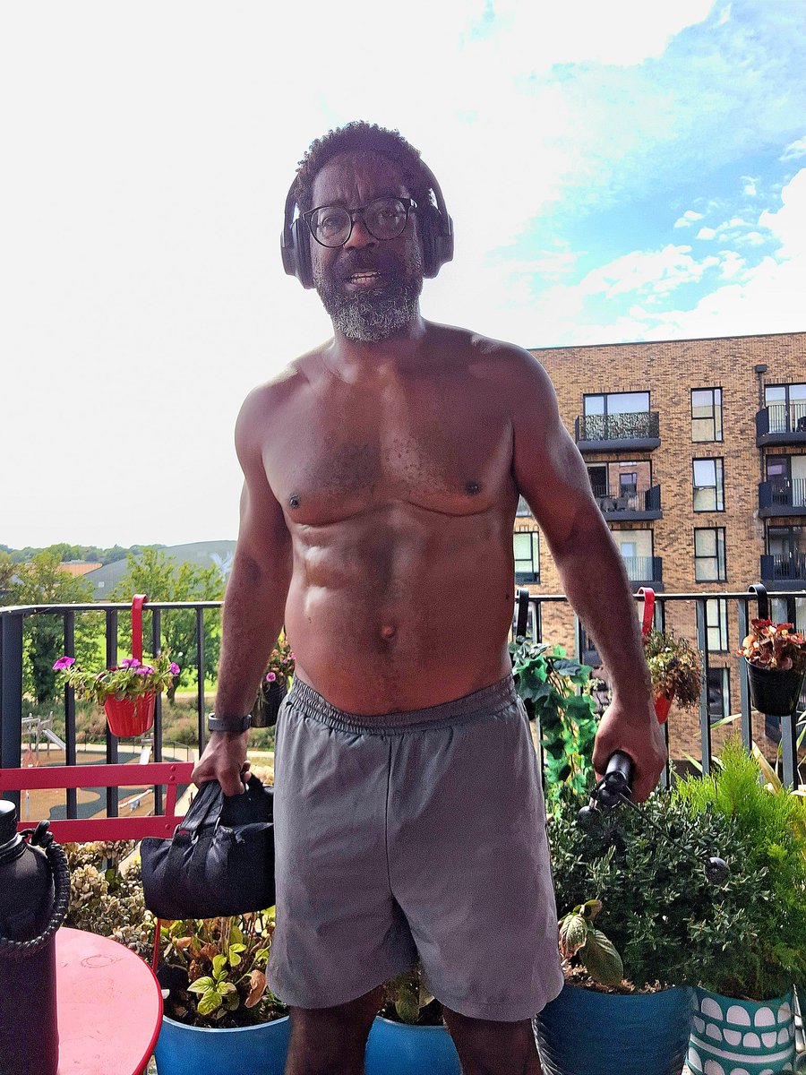 Saturday morning Cardio session. Getting carnival ready. 🔊🔥

WHO'S REACHING NOTTINGHILL CARNIVAL THIS BANK HOLIDAY WEEKEND? If you are going, have an amazing bank holiday weekend celebrating our culture. But please be safe and responsible 🙏🏿❤️✊🏾
#nottinghill #carnival #london