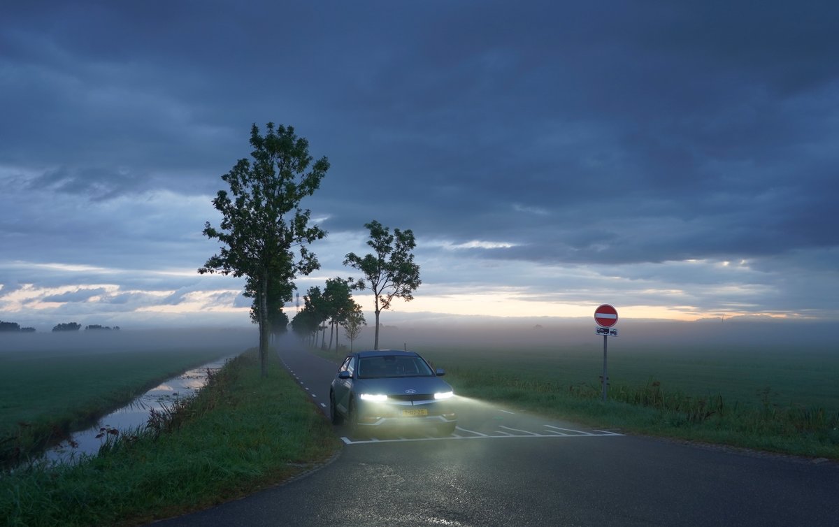 Prachtige dikke bewolking én mist, dat zie je niet vaak. <a href="/BuienRadarNL/">Buienradar</a> <a href="/onwukaa/">Amara Onwuka</a> <a href="/weermanrobert/">➡️ Robert de Vries</a> <a href="/gemeenteaadr/">Alphen aan den Rijn</a> <a href="/studioalphen/">Studio Alphen</a>