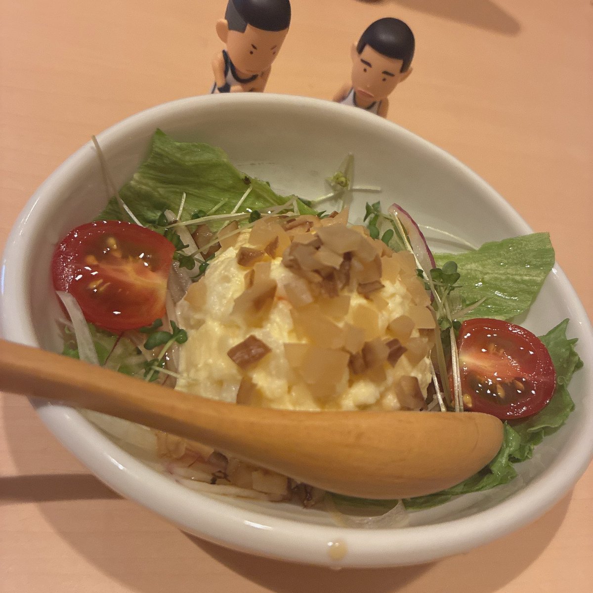 あずまやさん（<a href="/pb___z/">🐣</a> ）と、きりたんぽ鍋を食してきました🍲
沢深や、創作や、妄想120%の話などなど、とっても楽しかったです〜！

写真はいぶりがっこポテサラを眺める、あずまやさんの沢深ちゃんです♡
