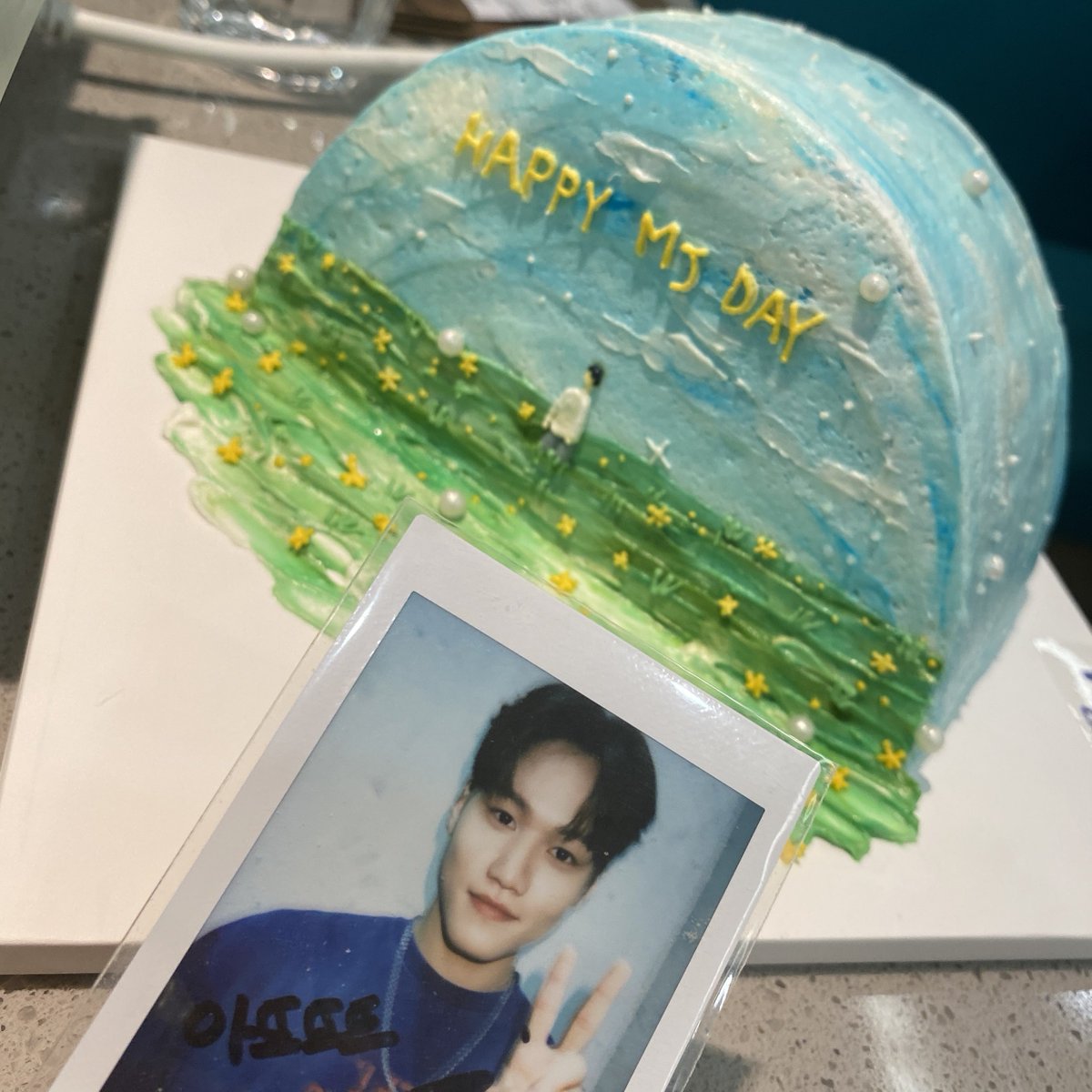 첫 생카준비 체험기_ 잘 마무리했어요😇

뜨거운 날씨에 이틀동안 생카 방문해 주신 여러분들 모두 정말 너무너무 감사해용🩵
오늘♡민재♡생일 엠친구들도 같이 와주셔서 더 행복한 하루였어요🫶🏻 
민재야 다시 한번 생일 축하해요💓
