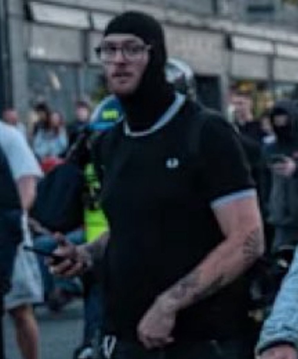 Moog (@a_toots) on Twitter photo <a href="/g_gosden/">Simon Gosden. Esq. #fbpe 3.5% 🇪🇺🐟🇬🇧🏴☠️🦠💙</a> This prick hasn’t quite worked out the ski mask yet. <a href="/g_gosden/">Simon Gosden. Esq. #fbpe 3.5% 🇪🇺🐟🇬🇧🏴☠️🦠💙</a> This prick hasn’t quite worked out the ski mask yet.