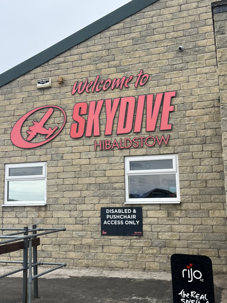 Kellarooo's tweet image. Another great trip to Skydive Hibaldstow today. Cloud stopped a lot of the day’s jumping but great to see some familiar faces!